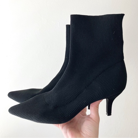 Urban Outfitters • Ribbed Cloth Ankle Boot in Black - Picture 2 of 7